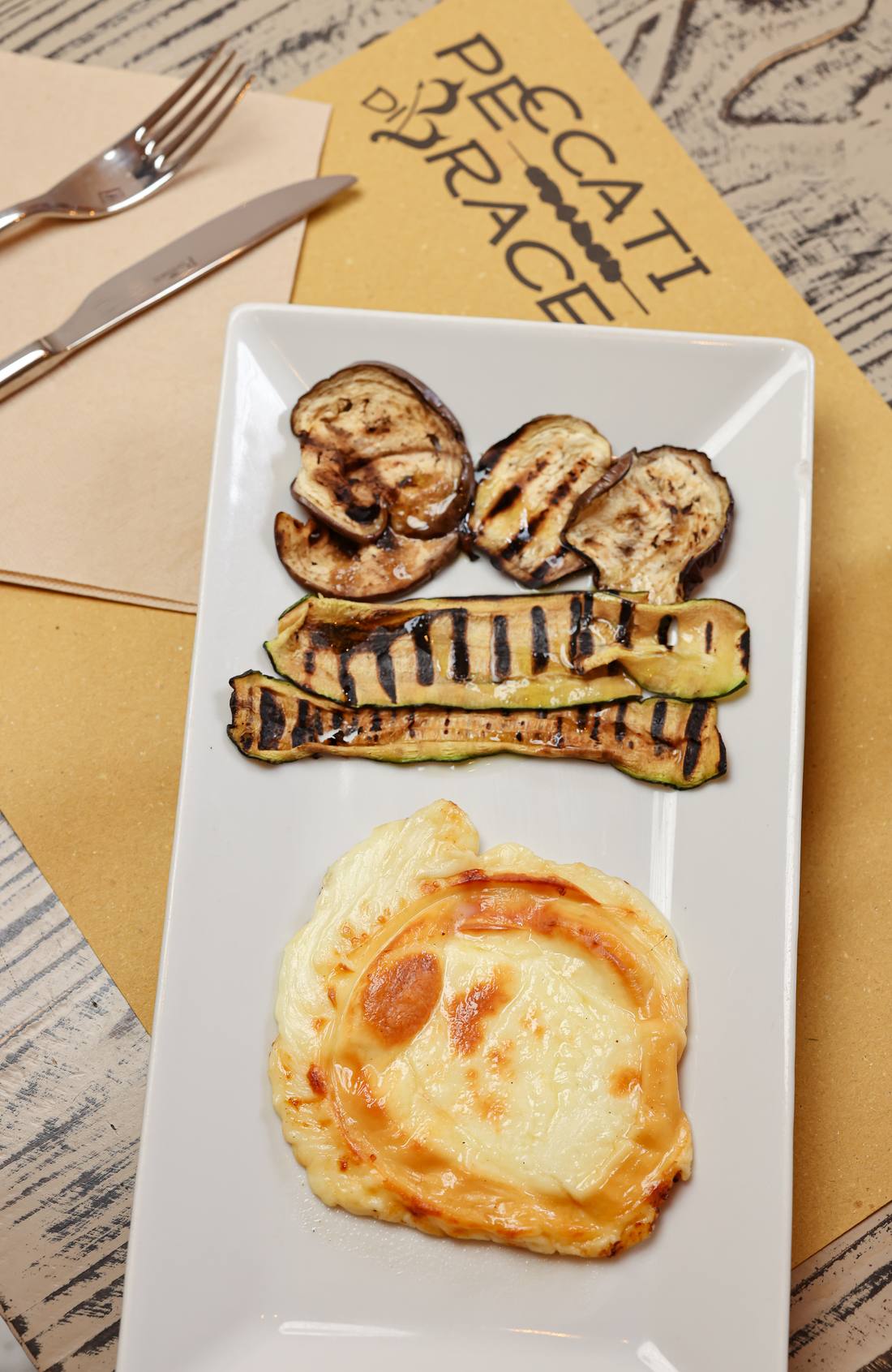 Scamorza affumicata e verdura grigliata