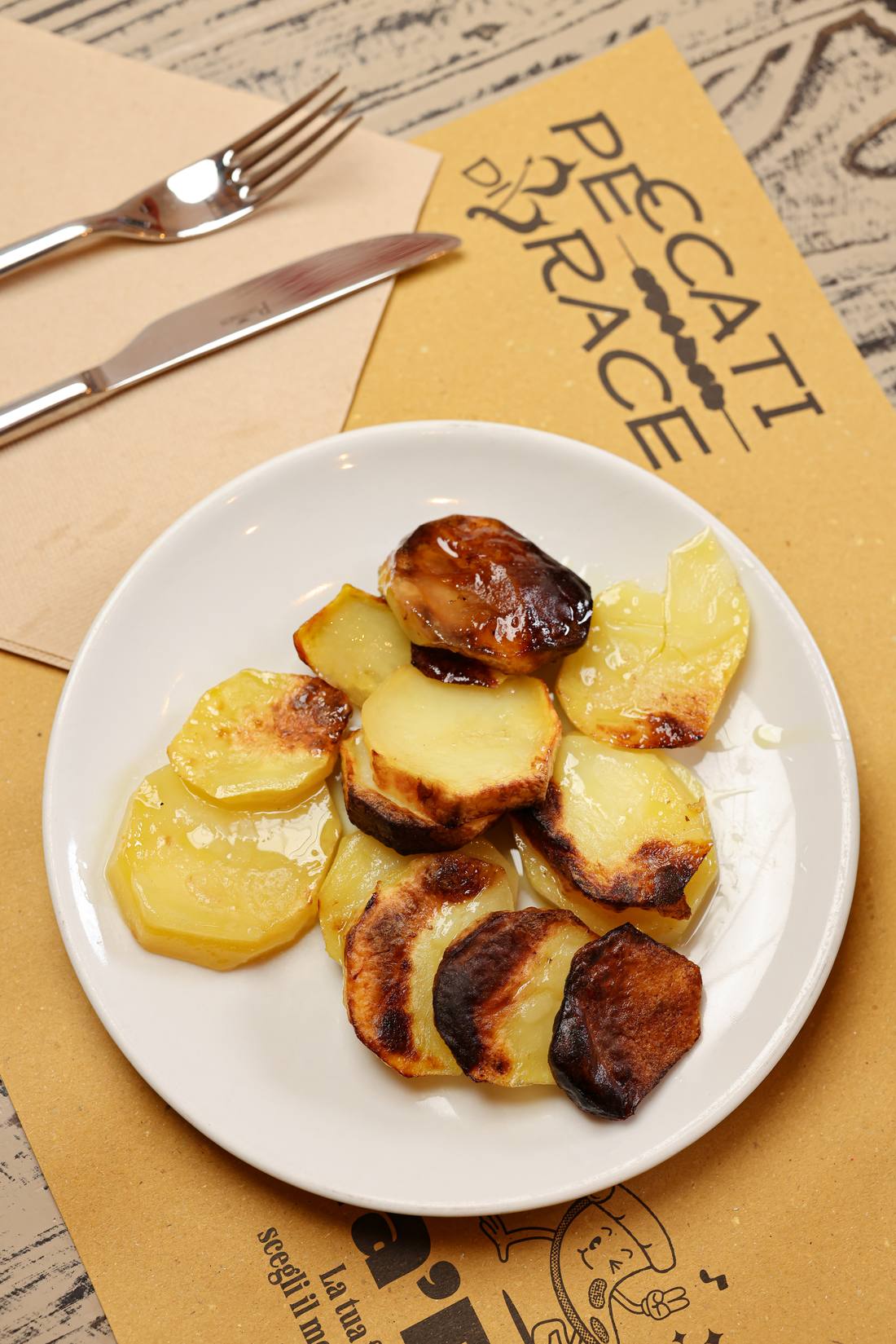 Patate fritte con buccia*